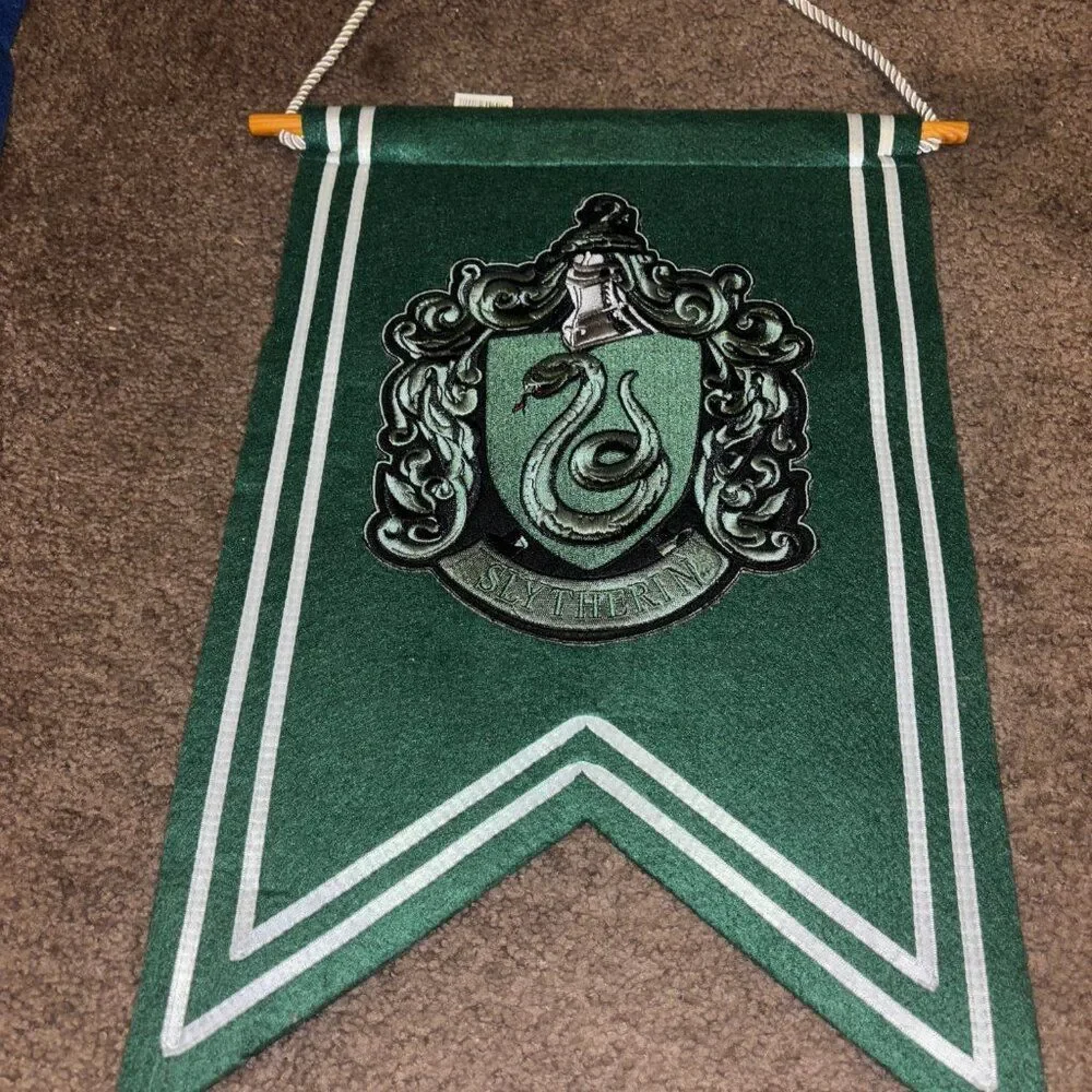 Wizarding World Universal Harry Potter Ravenclaw Slytherin Hanging Banners NWT